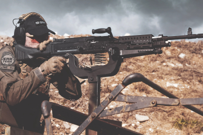 İranlı komutan, ABD uçaklarını ayrılmaya zorlamak için Kıbrıs'ı bombalama sözü verdi