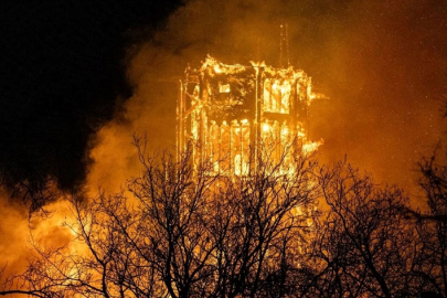 Hollanda'da 154 yıllık tarihi Vondelkerk Kilisesi’nde yangın çıktı!