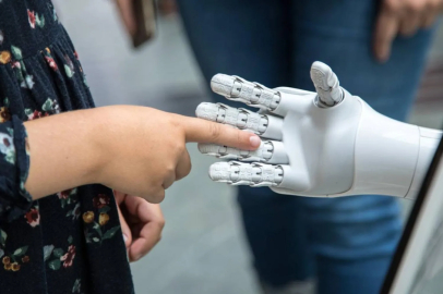 Çinli bilim insanları acıyı algılayabilen ve tepki gösterebilen elektronik deri geliştirdi