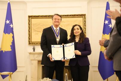 Hasan Arat’a Kosova’dan Devlet Nişanı: Dünya Devlerinin Listesine Bir Türk Yönetici!