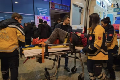 İnegöl'de motosiklet yolun karşısına geçmeye çalışan yayaya çarptı! Yaya'nın durumu ağır.