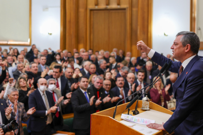 Özgür Özel: Emeklinin Tabağında Yemek Yok, Katar Emiri’nin Altın Tabaklarını Sergileyecekmiş”