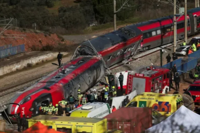 İspanya'da yüksek hızlı tren kazasında 39 kişi hayatını kaybetti