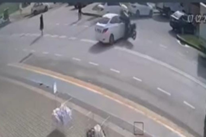 Bursa'da feci kaza: Motosiklet dönen araca hızla çarptı.