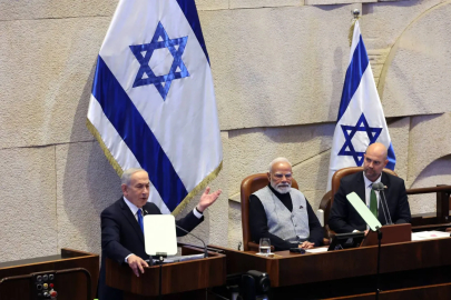 Hindistan Başbakanı Modi, İsrail ziyaretinde Netanyahu ile ticaret ve savunma alanlarında ilişkileri güçlendirmeyi amaçlayan 16 iş birliği anlaşması imzaladı.