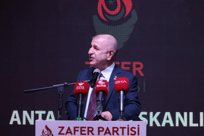 Ümit Özdağ: Vatandaşlığı değiştirenler vatanı değiştirmeye hazırlanıyor demektir, Buna izin vermeyiz.