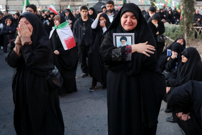 Meşhed'deki İranlılar Hamaney'in yasını tutuyor