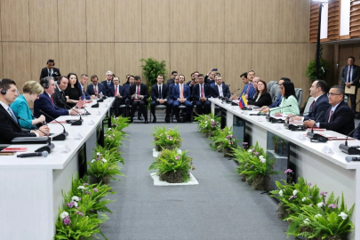 ABD ve Venezuela diplomatik ilişkilerini yeniden kurdu ve kaynakların kullanımı konusunda müzakerelere başladı.