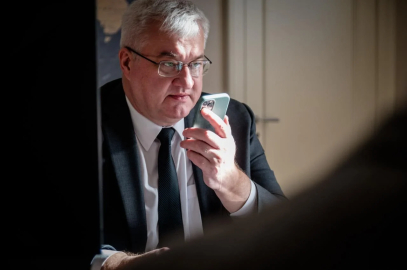 Macaristan, Ukrayna'ya ait iki para taşıma aracına el koydu; Cumhurbaşkanı Zelenskyy 'güç' kullanmakla tehdit etti.