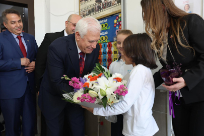 Bursa Büyükşehir Belediye Başkanı Mustafa Bozbey, çocuklarla bir araya geldi