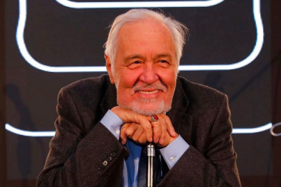 Ünlü tarihçi İlber Ortaylı vefat etti.