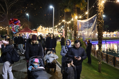 Bursa Kültürpark 'ta  Ramazan Meydanı ışıl ışıl