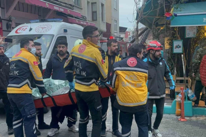 Sabah saatlerinde İstanbul Fatih 'te 3 katlı binada yangın çıktı, 1 ölü 5 yaralı var