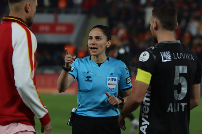 Türkiye Süper Lig ’e 22 yıl sonra kadın hakemimiz geldi