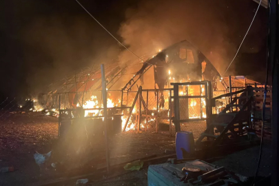 İnegöl 'de bir çiftlikte çıkan yangında çok sayıda kanatlı hayvan telef oldu.