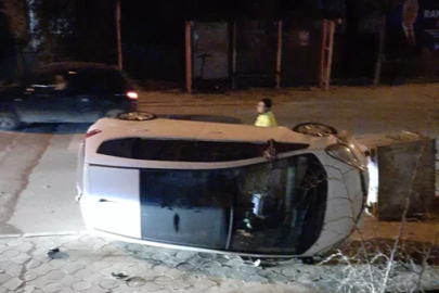 İznik 'te meydana gelen kazada Otomobil yan yattı