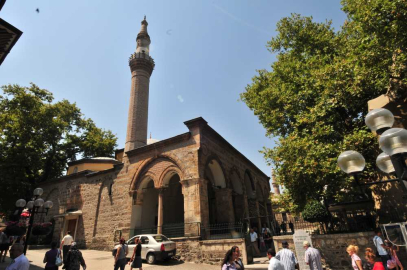 Kadir gecesinde Sakal-ı Şerif Bursa Orhangazi Camii 'nde sergilendi.