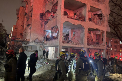 İran, İsrail 'in Dimona ve Arad kentlerine büyük bir saldırı düzenledi çok sayıda ölü ve yaralı var.