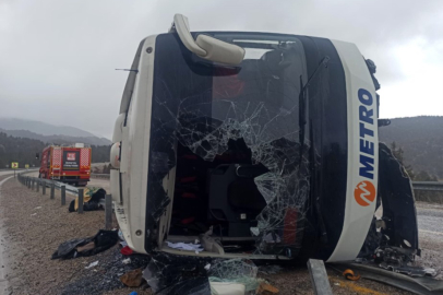 Konya’da devrilen yolcu otobüsü 'nde 15 yaralı var