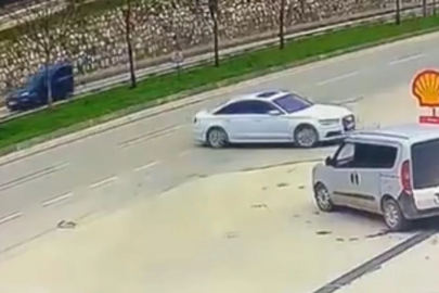 Gemik 'te el freni çekilmesi unutulan araç trafiğe karışarak kazaya sebep oldu