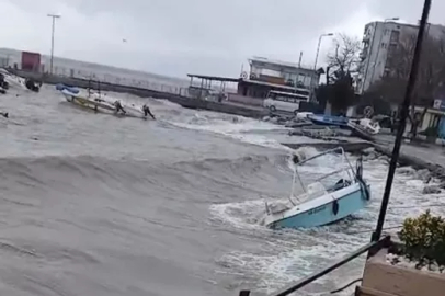 Bursa'da kıyı kesimlerinde etkili olan lodos çok sayıda tekneyi batıtdı.