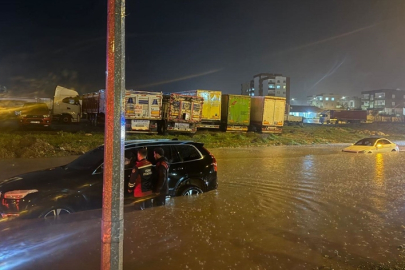 Doğuda Cizre sular altında: Şırnak-Mardin karayolunda ulaşım durdu