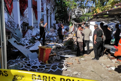 Endonezya'da 7.4 büyüklüğünde deprem sonrası Tsunami alarmı