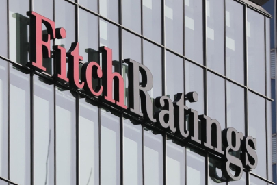 Fitch’ten Türkiye’ye fren: Kredi notu pozitiften, durağana çekildi