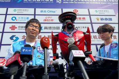 Çin’de teknoloji devrimi: İnsansı robot 'Honer' dünya rekoru kırdı