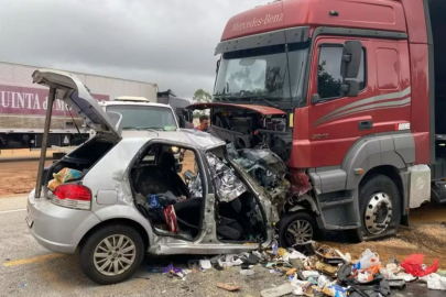 Brezilya'da meydana gelen bir trafik kazasında altı kişilik bir aile hayatını kaybetti.