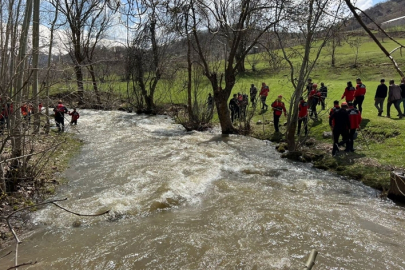 Hakkari'de dereye düşen çocuğu arama çalışmaları sonuçsuz kaldı