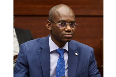 Mali Savunma Bakanı Sadio Camara araçlı bomba saldırısında öldürüldü.