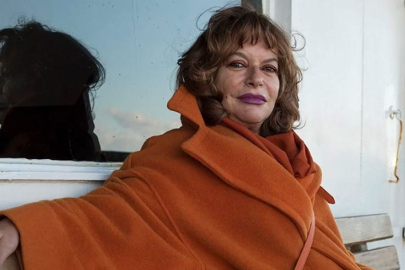 Mine Kırıkkanat, Cumhuriyet'teki yazılarına son verdi