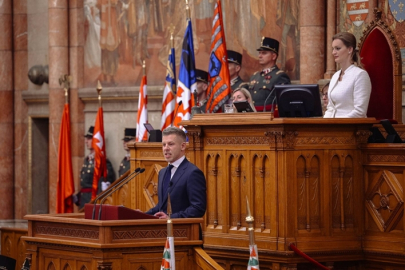 Péter Magyar yemin ederek Macaristan Başbakanı olarak göreve başladı