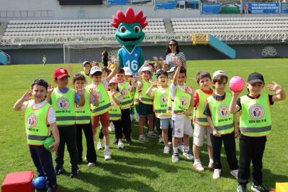 Bursa Nilüfer'de Spor Şenlikleri’nde sıra minik öğrencilerin