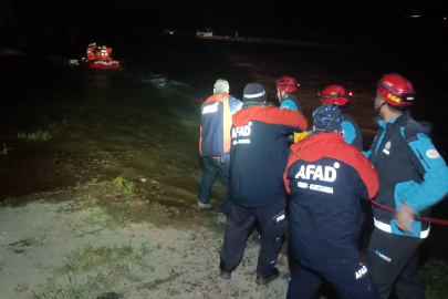 Mustafakemalpaşa'da derede mahsur kalan 4 kişi AFAD ekiplerince kurtarıldı