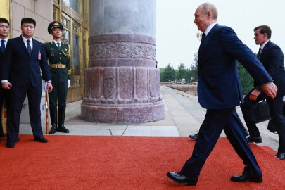 Putin, Bakanları ve önde gelen CEO 'ları ile birlikte' Pekin'e Gitti
