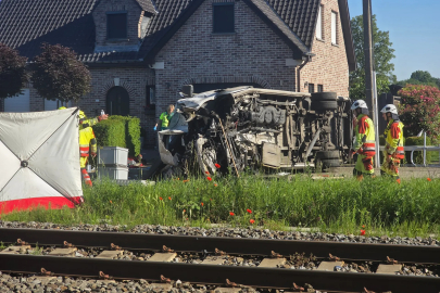 Belçika'da tren okul servisine çarptı: 4 ölü