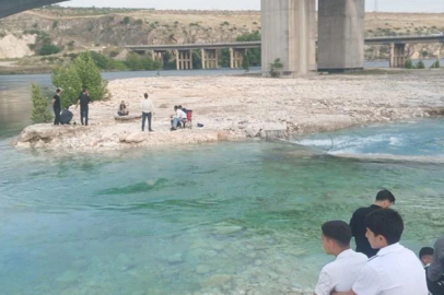 Adıyaman'da piknik yapan 8 kişi nehirde sular yükselince mahsur kaldı