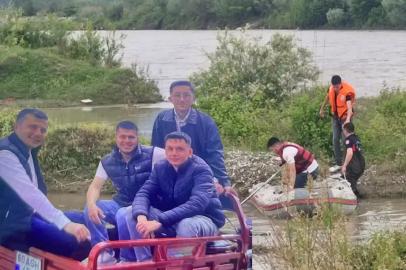 Fotoğraf çekerken Kelkit Çayı’na düştüler, 2 kişi kayıp