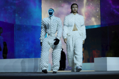 Robotlar Seul moda podyumuna çıktı