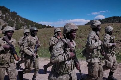 Mali ve Nijerli komandolar temel eğitimi başarıyla tamamladı