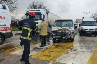 İznik’te Feci Kaza: Kömür Yüklü TIR Akaryakıt İstasyonuna Daldı! 1 Kişi Hayatını Kaybetti