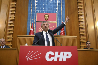 Özgür Özel CHP'ye veda etti: "Yeni partiyi hep birlikte kuruyoruz"