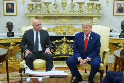 Trump'tan İran'a yeni tehdit: "Kazma Dağı çok yakında güçlü biçimde vurulacak"