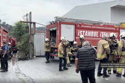 Eyüpsultan'da Kimyasal Alarm: Fabrikada Tepkime Paniği, İşçiler Tahliye Edildi