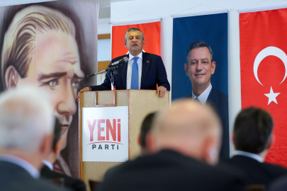 Özgür Özel'den YENİ Parti Açıklaması: "Bizi Yeni Parti Sürecine Millet Sırtımızdan İtti"