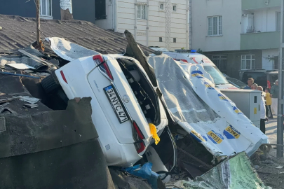 Arnavutköy’de Kontrolden Çıkan Otomobil Eve Girdi, 5 Kişi Yaralandı