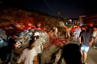 Mardin'de feci kaza: Otomobil ile kamyon çarpıştı, 3 kişi hayatını kaybetti