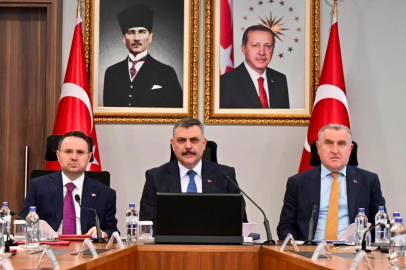3 Bakan 2026-2027 futbol sezonu spor güvenliği tedbirlerinin ele alındığı Spor Güvenliği Değerlendirme toplantısı yaptı.